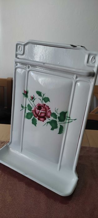 Емайлирана, стенна поставка за черпаци* Ретро* Добро състояние*