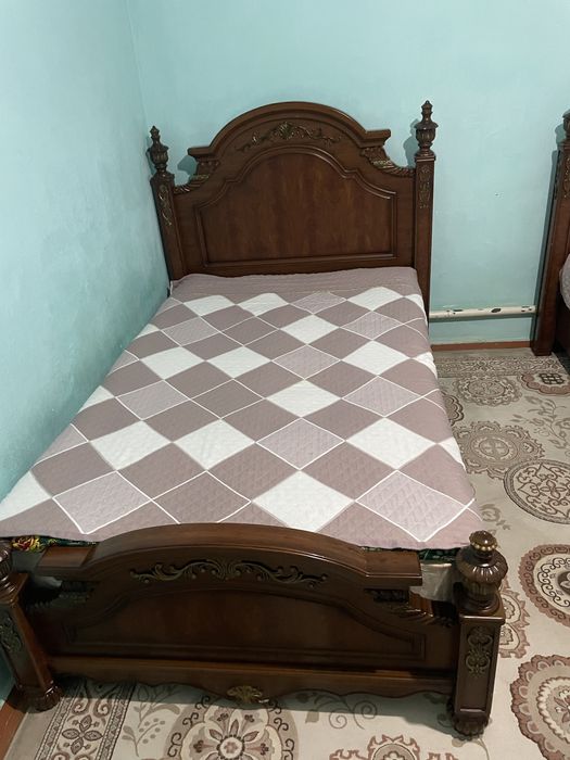 Кровать с матрасом