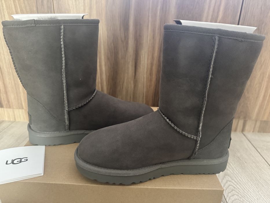 Cizme UGG Classic Short II marime 36 / noi