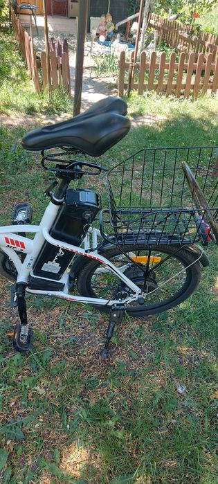 Vând bicicleta electrica impecabilă