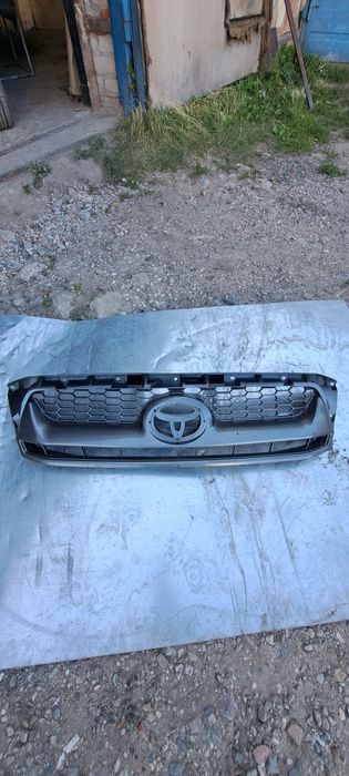 Решётка на Хайлюкс