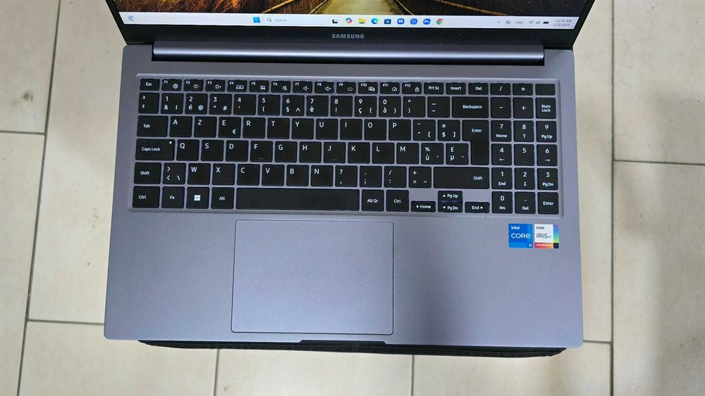 Лаптоп Samsung Galaxy Book4 15.6" i5-1335U 256 SSD / 8 RAM