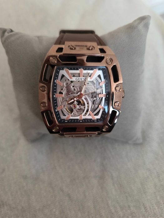 Часовник на guess