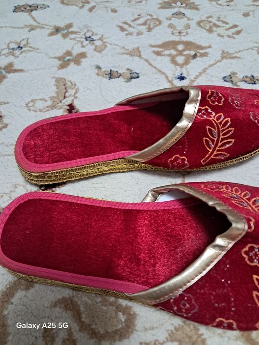 Красные тапочки принцессы.