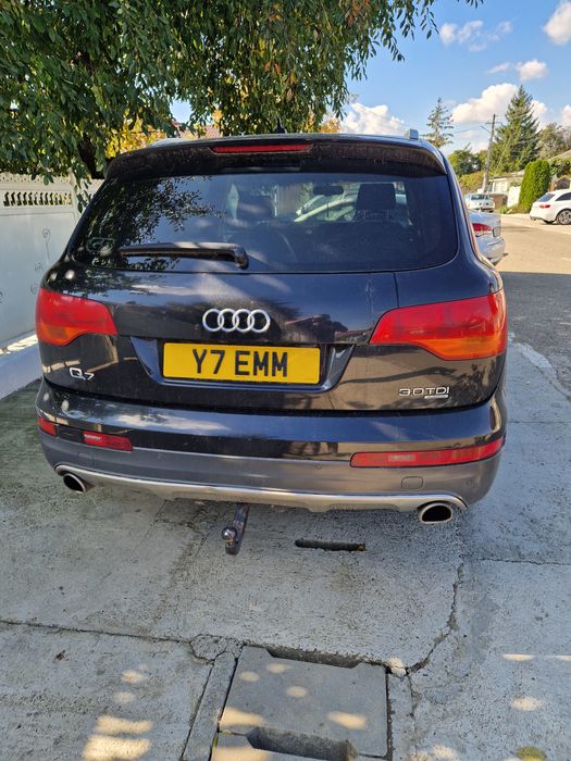 Consola centrala Audi Q7 4L 3.0 tdi 233 cp an 2008 BUG