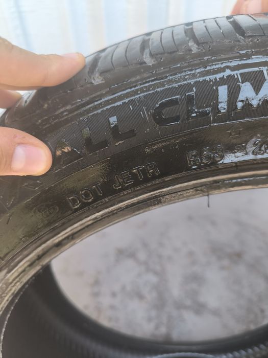 Vând anvelope de audi în stare impecabilă.