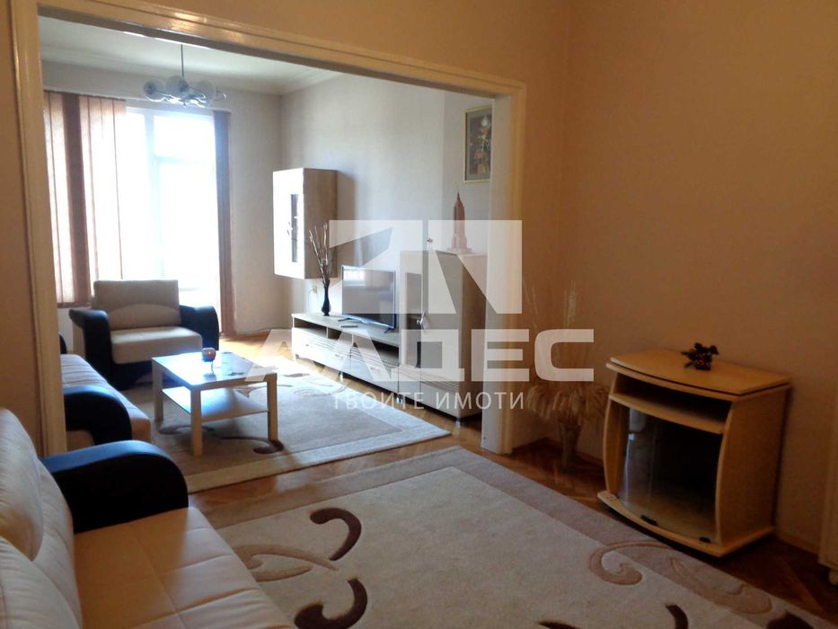 Дава се под наем Двустаен апартамент в София, Център - 95 кв.м за 1196.97 € - Снимка #2