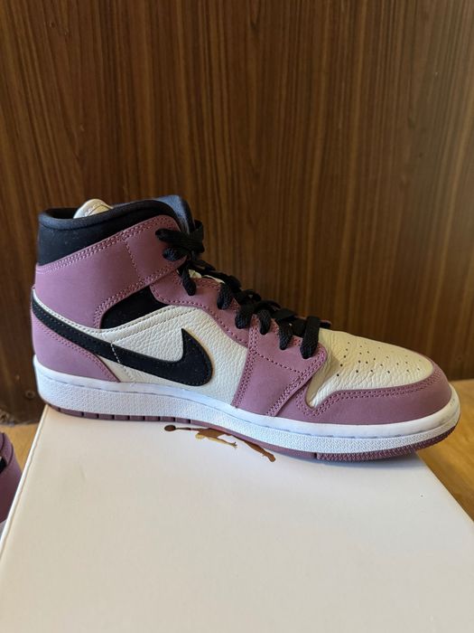 Nike Air Jordan 1 Mid “Mulberry”