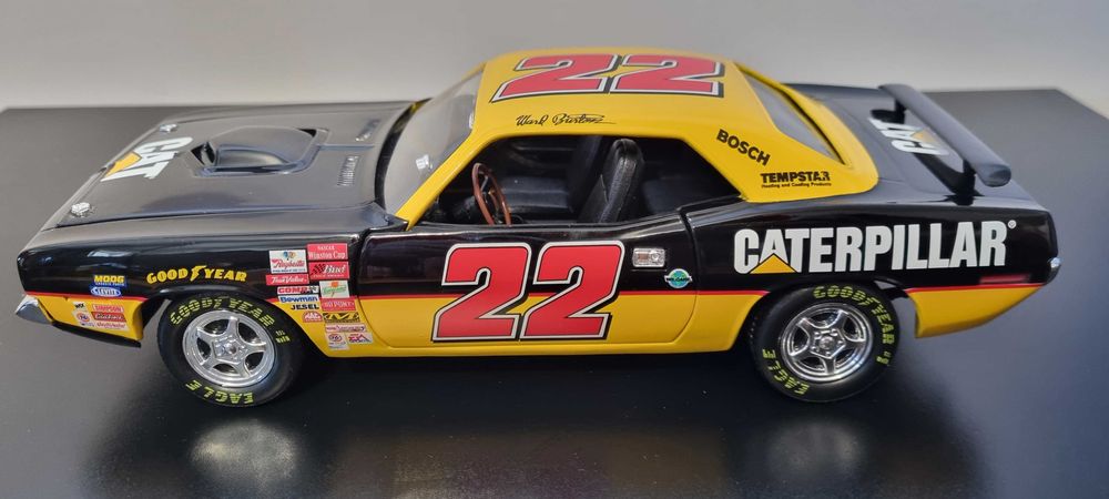 ERTL Racing Champions (Autoworld) 1971 Plymouth Barracuda Nascar Caterpillar NU AutoArt