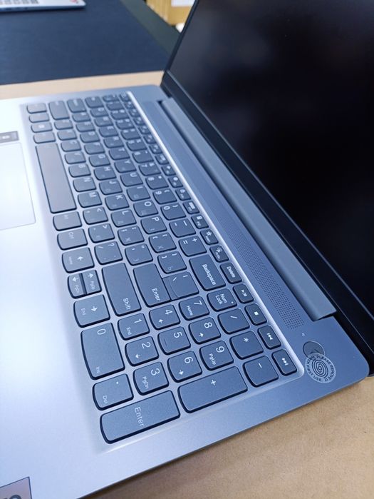 Lenovo IdeaPad Slim 3 Touch screen