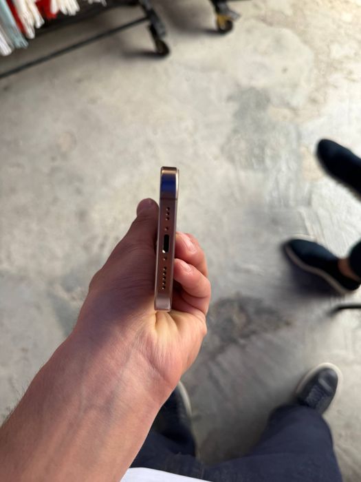 Iphone 16pro desert titanium