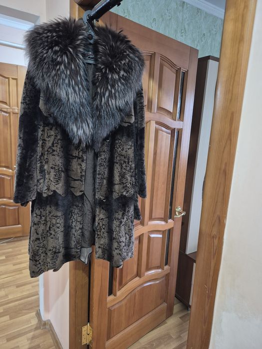 Шуба стриженный бобер с воротником из чернобурки б/у в норм.сост