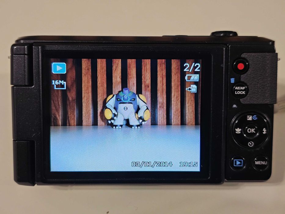 Y2K Aparat foto digital Medion MD86934 sau Life P44034 16MP 12x Zoom