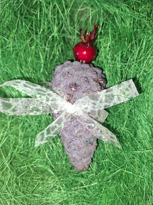 Коледни шишарки ръчна изработка.