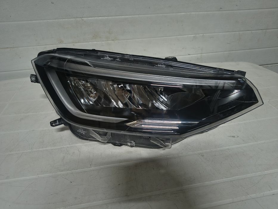 Far dreapta Volkswagen Taigo cod 2G7941006A