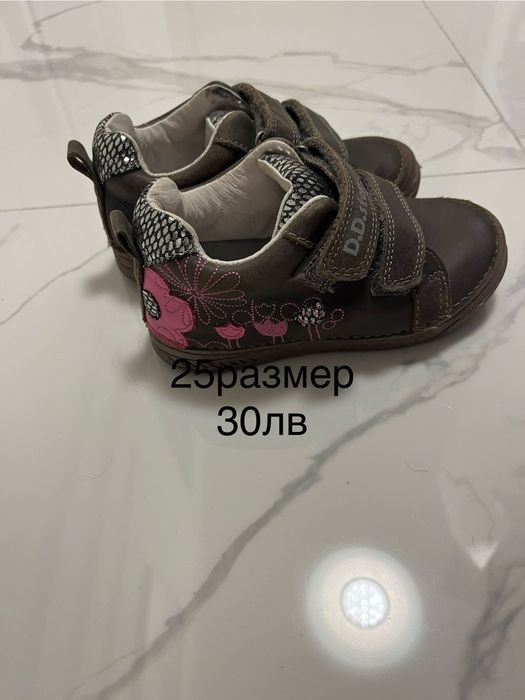 Детски боти и ботуши в добро състояние.