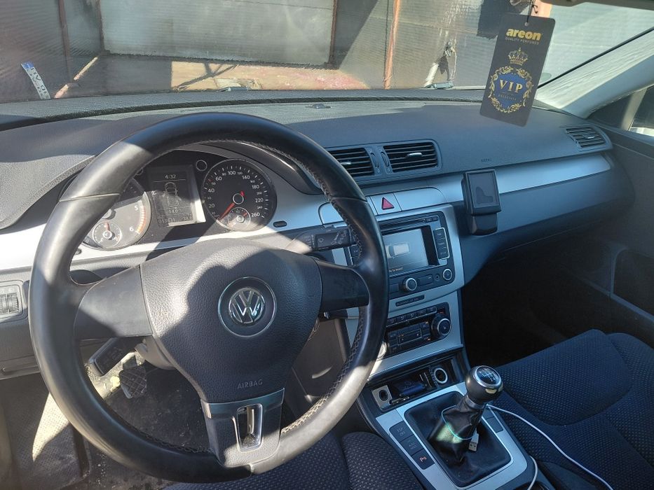 Vând passat b6 an 2010 sau schimb pe un tractoras