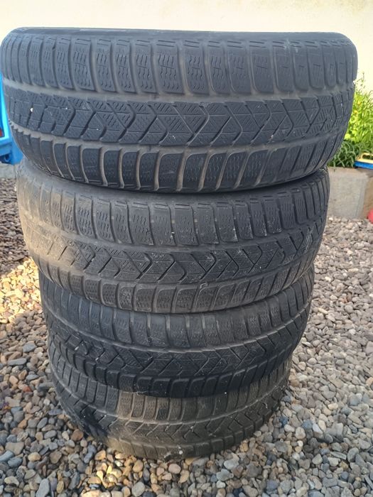 Зимни гуми pirelli 215 55 17 цола