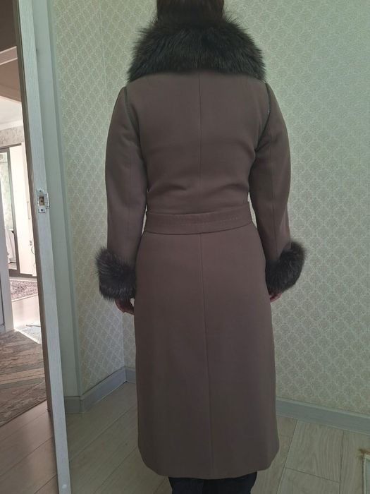 Женское пальто.               .