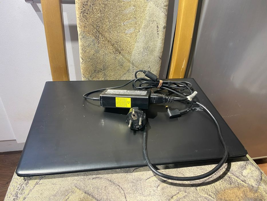 Acer i5-8/работает от сети