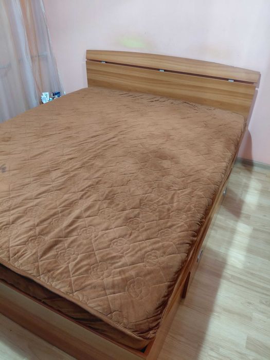 Pat mijloc 160/200 cu somiera (saltea inclusa)