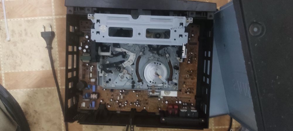 Видеомагнитофон(на запчасти)