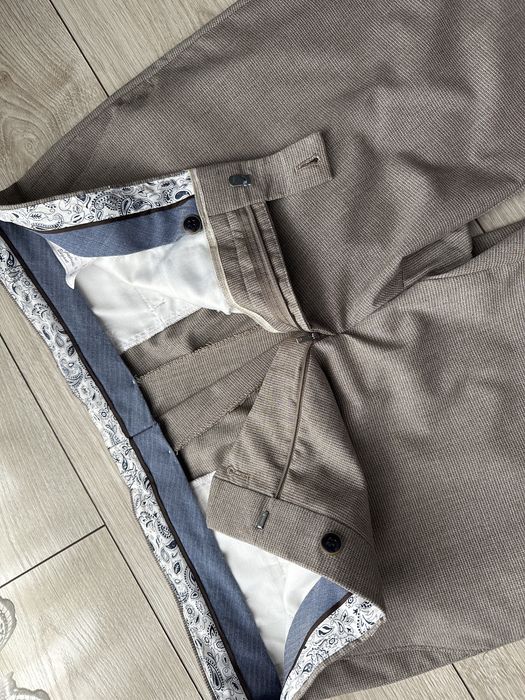 Мъжки костюм кафяво-бежов