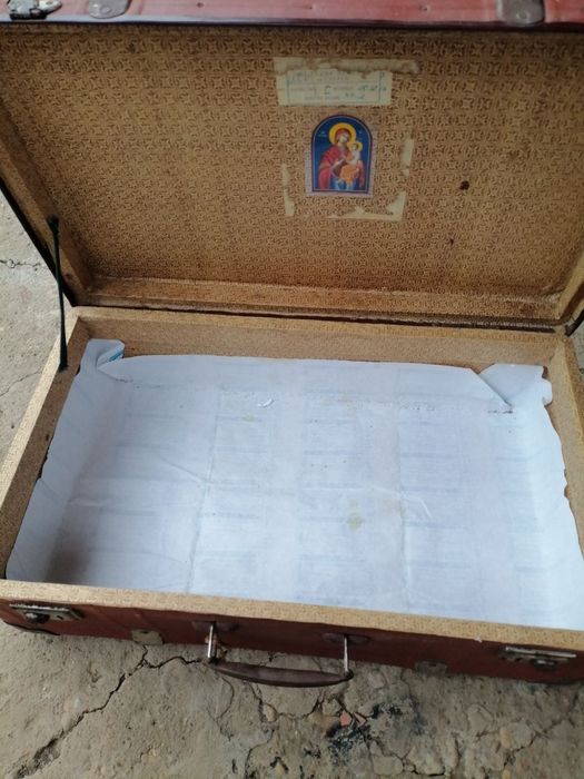 Ретро куфари от пресован картон