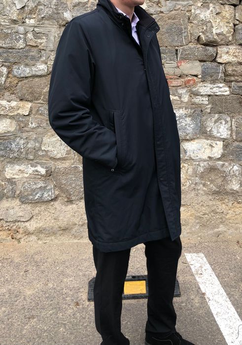 Vând o geacă de primăvară-toamnă HUGO BOSS