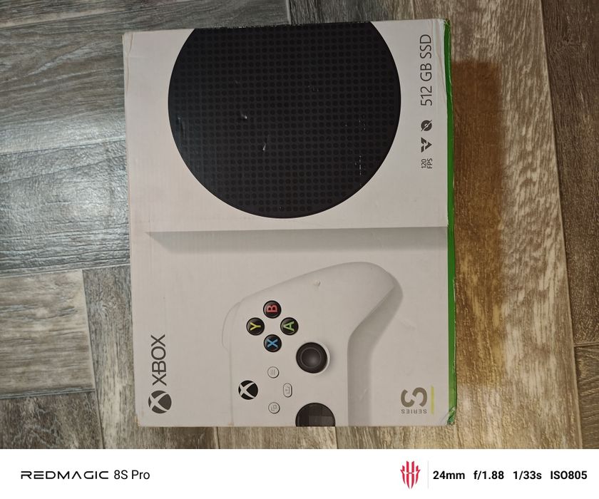 Продам Xbox Series S в отличном состоянии