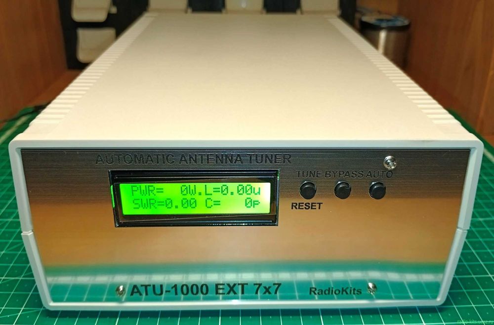 Тюнер ATU-1000 в светло-сером корпусе из ABS пластика