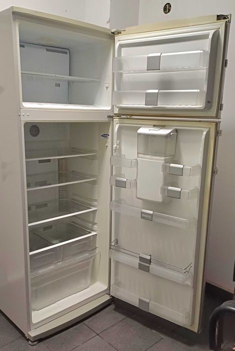 Combina frigorifica BEKO, no frost, dozator apa, display digital