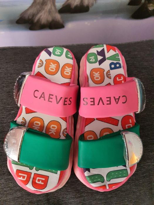 Интересни дамски чехли