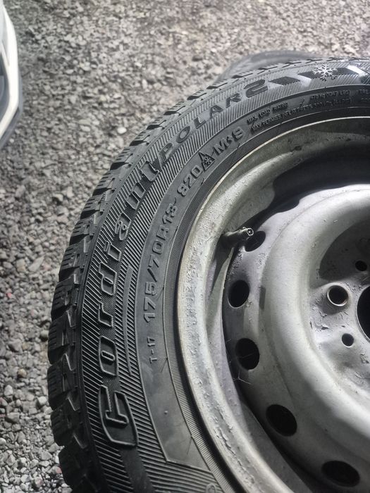 Продам пять баллонов в сборе с дисками 175/70 R13