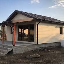 Executam case din structura metalica si panou sandwich