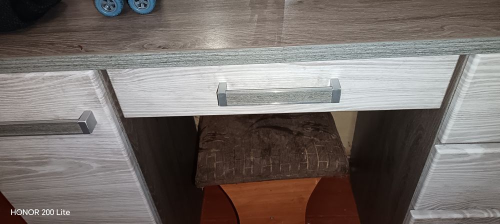 Продам туалетный столик