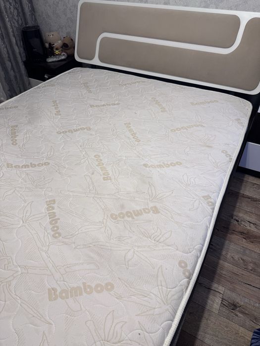 Продам кровать 160*200 с матрасом