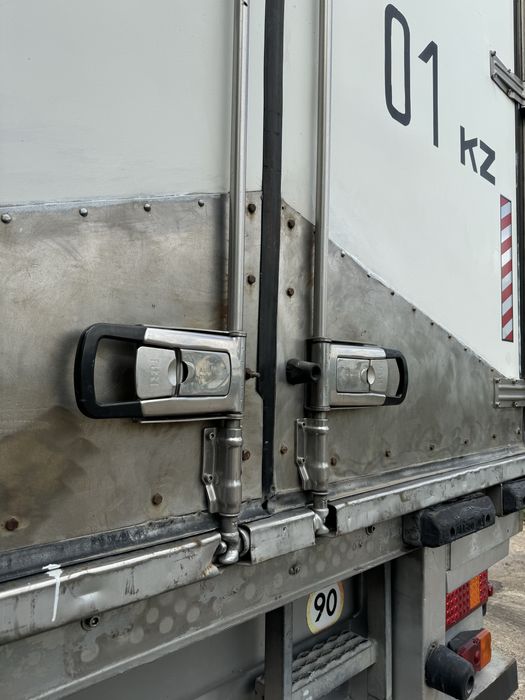 Тягач фура рефрежиратор