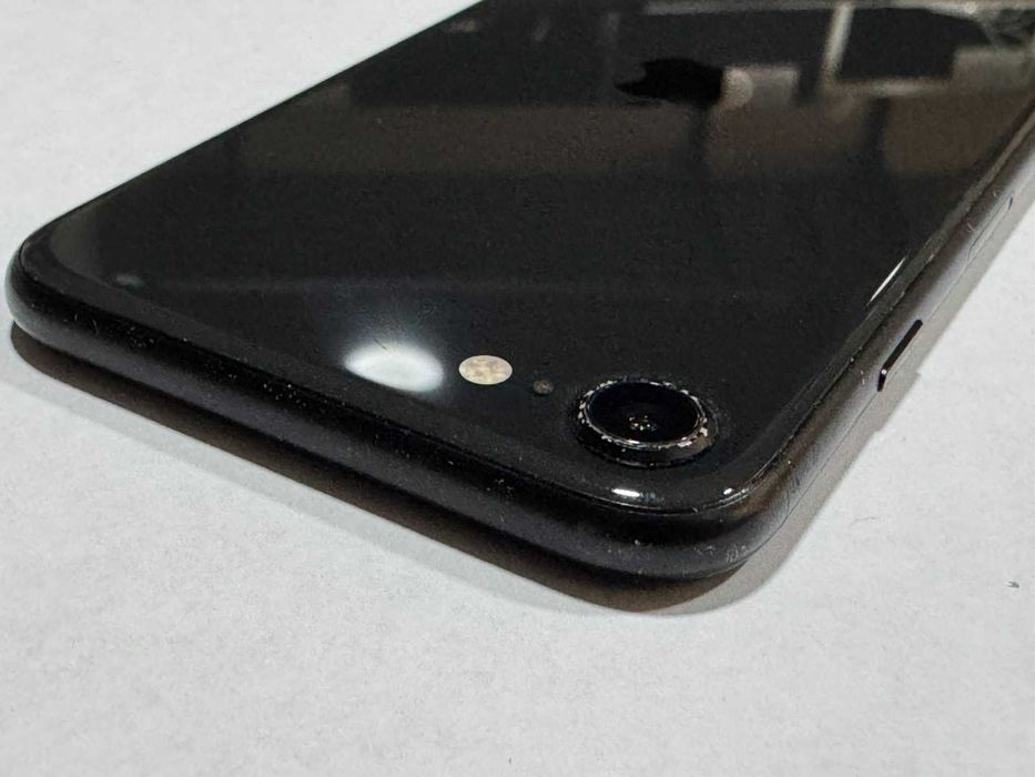 iPhone SE 2 gen 64GB 73% Battery Health