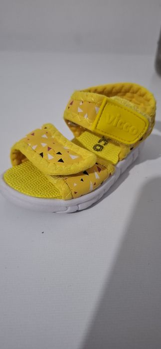 Продам детские сандали