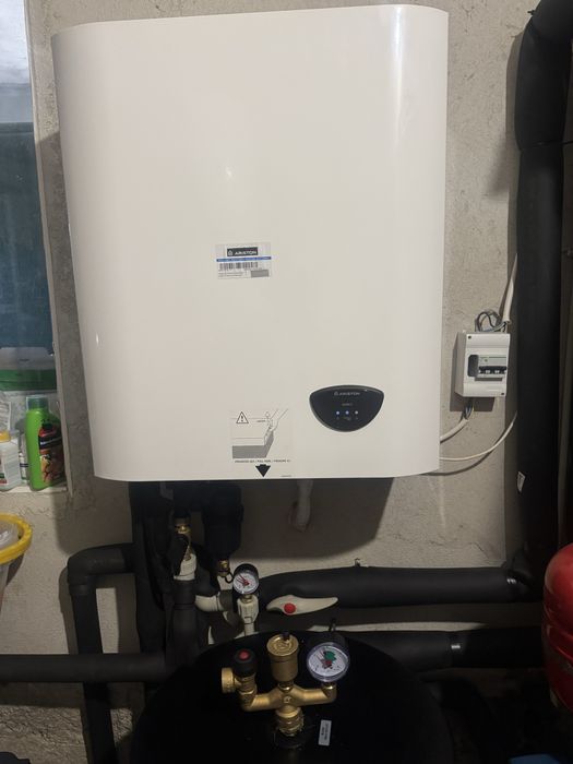 Термо помпа Ariston 12kW