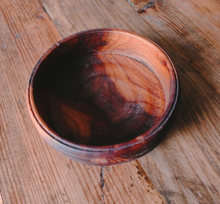 Уникални дървени купи, свещници и табели