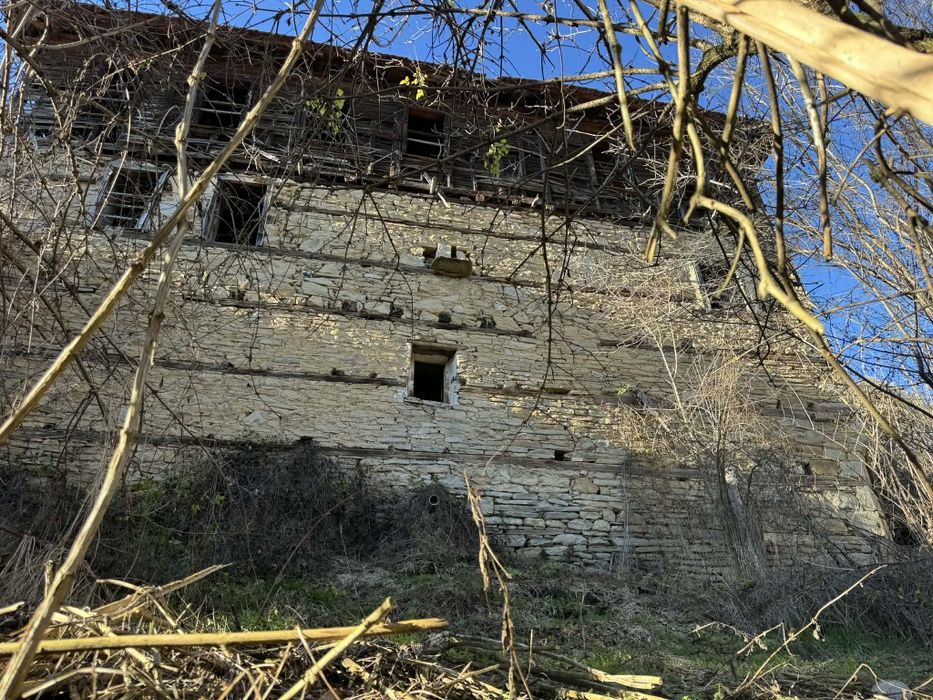 Продавам стара родопска къща в с.Момчиловци