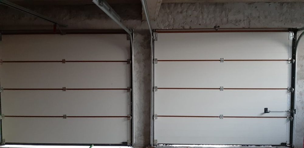 Usa garaj sectionala manuala și electrica