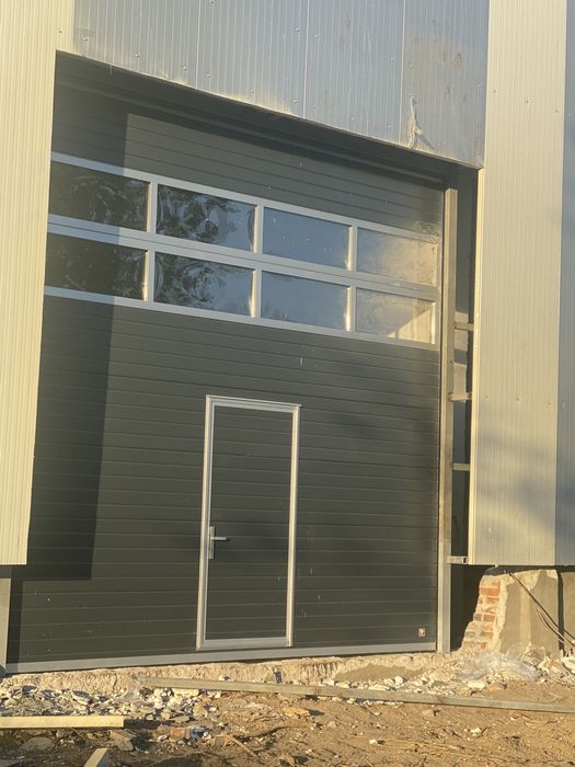 Vand hala metalica 18m x 30m complecta la cheie