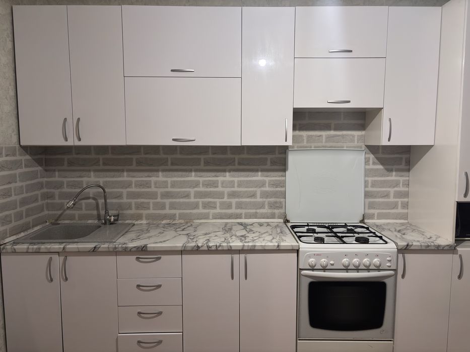 Продам кухонный гарнитур б/у