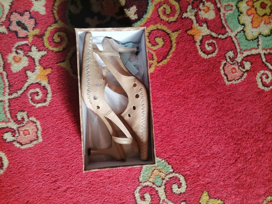 Продам женские босоножки