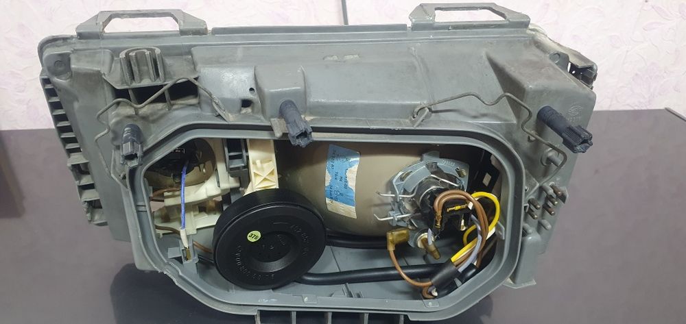 Фара на 124 Mercedes-Benz