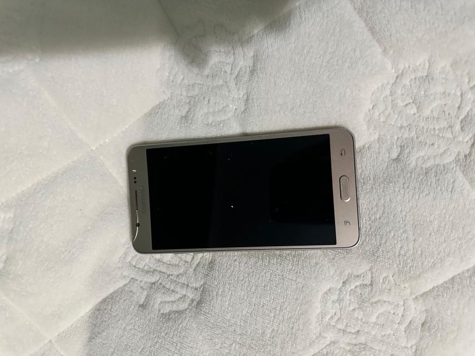 Продам 4 телефона samsung galaxy
