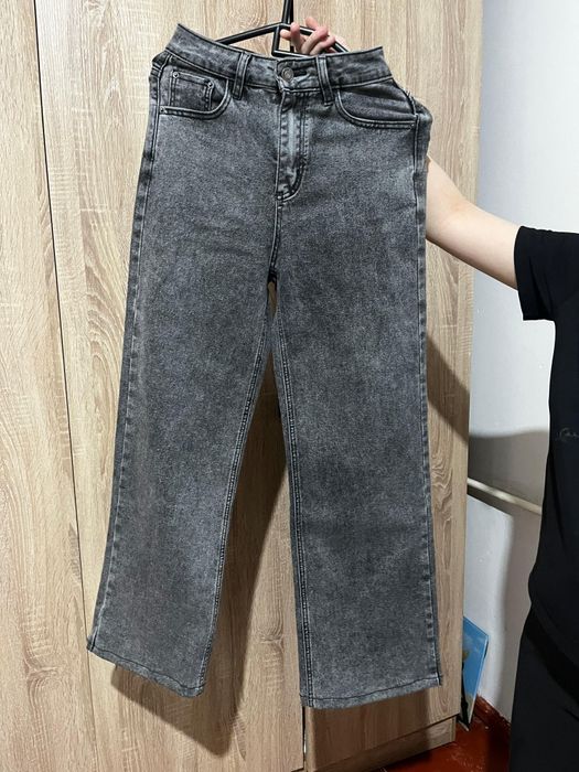 Джинсы продаются